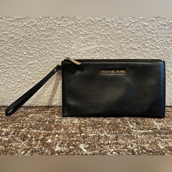Black Leather Michael Kors Wristlet / Wallet - Picture 2 of 4